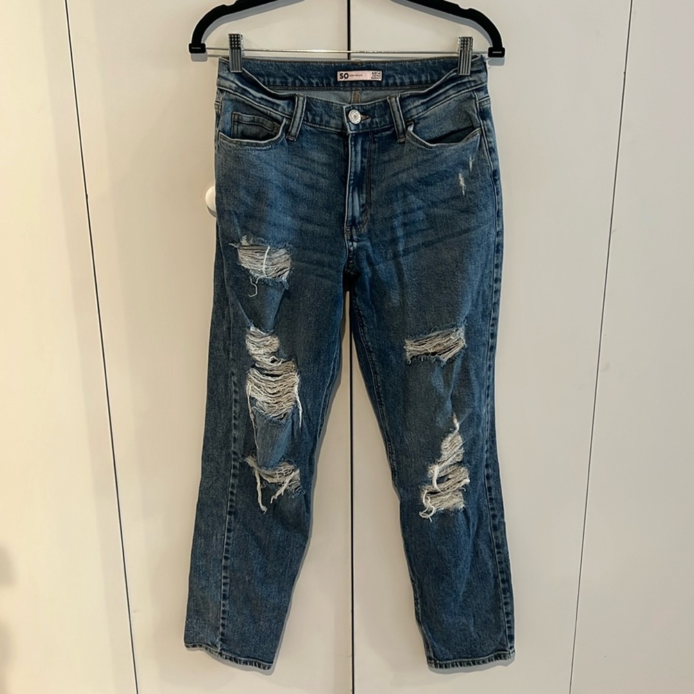 Low-rise boyfriend jean. Good condition.